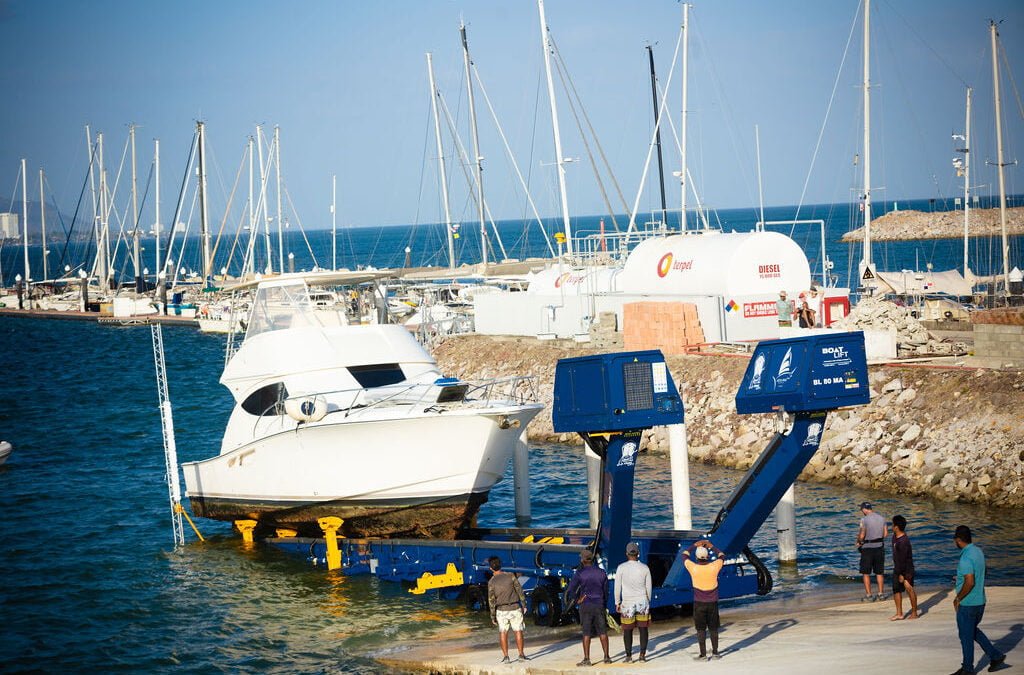 Travel Lift vs. Trailer: The Safest Choice for Your Boat in Panama